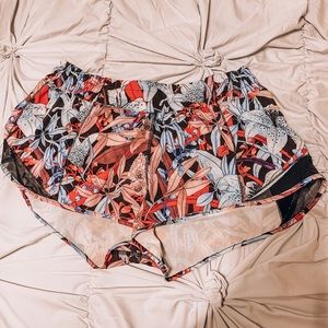 Lulu Lemon hotty totty shorts